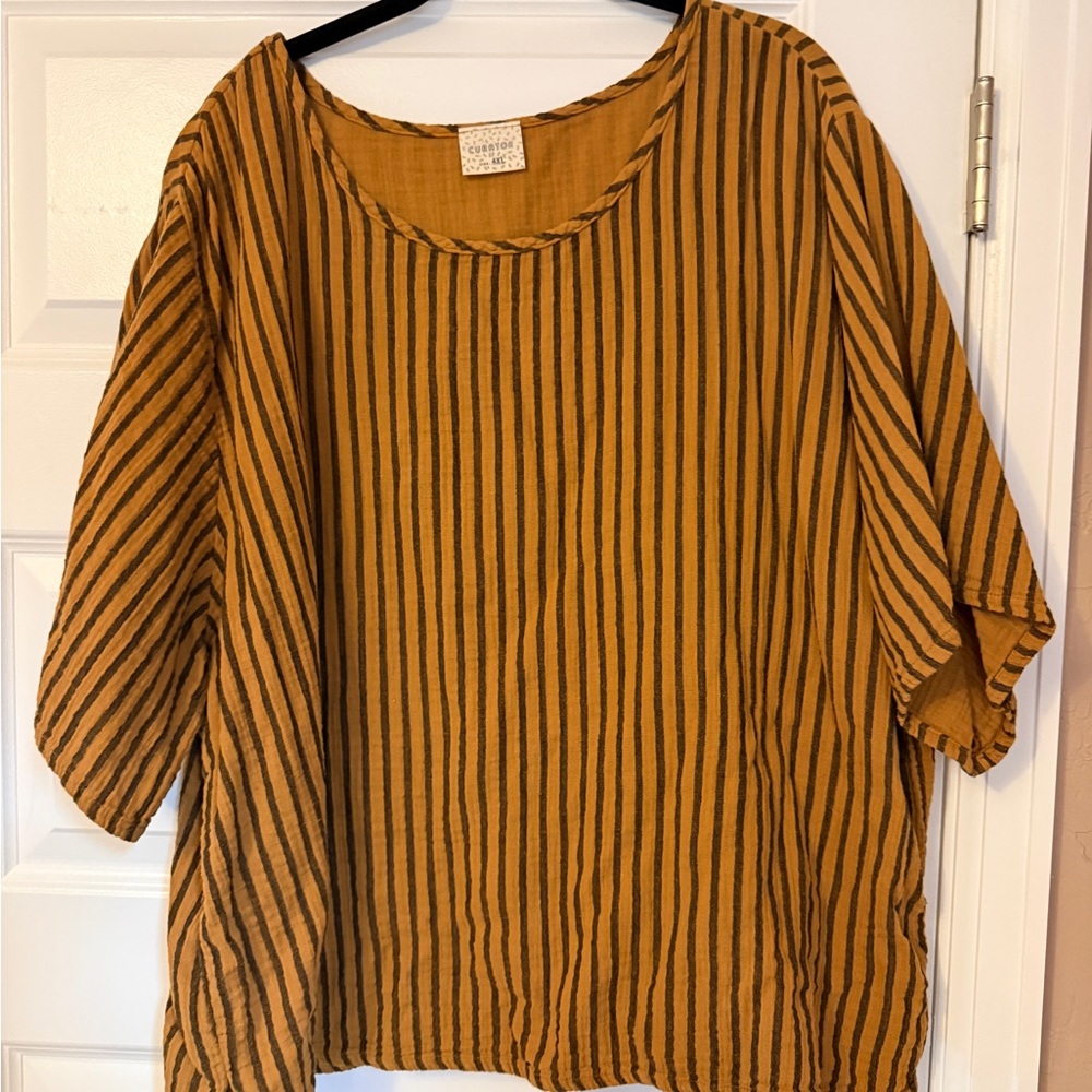 Curator sf Hugo Tee Striped Mustard and Black Women's Top